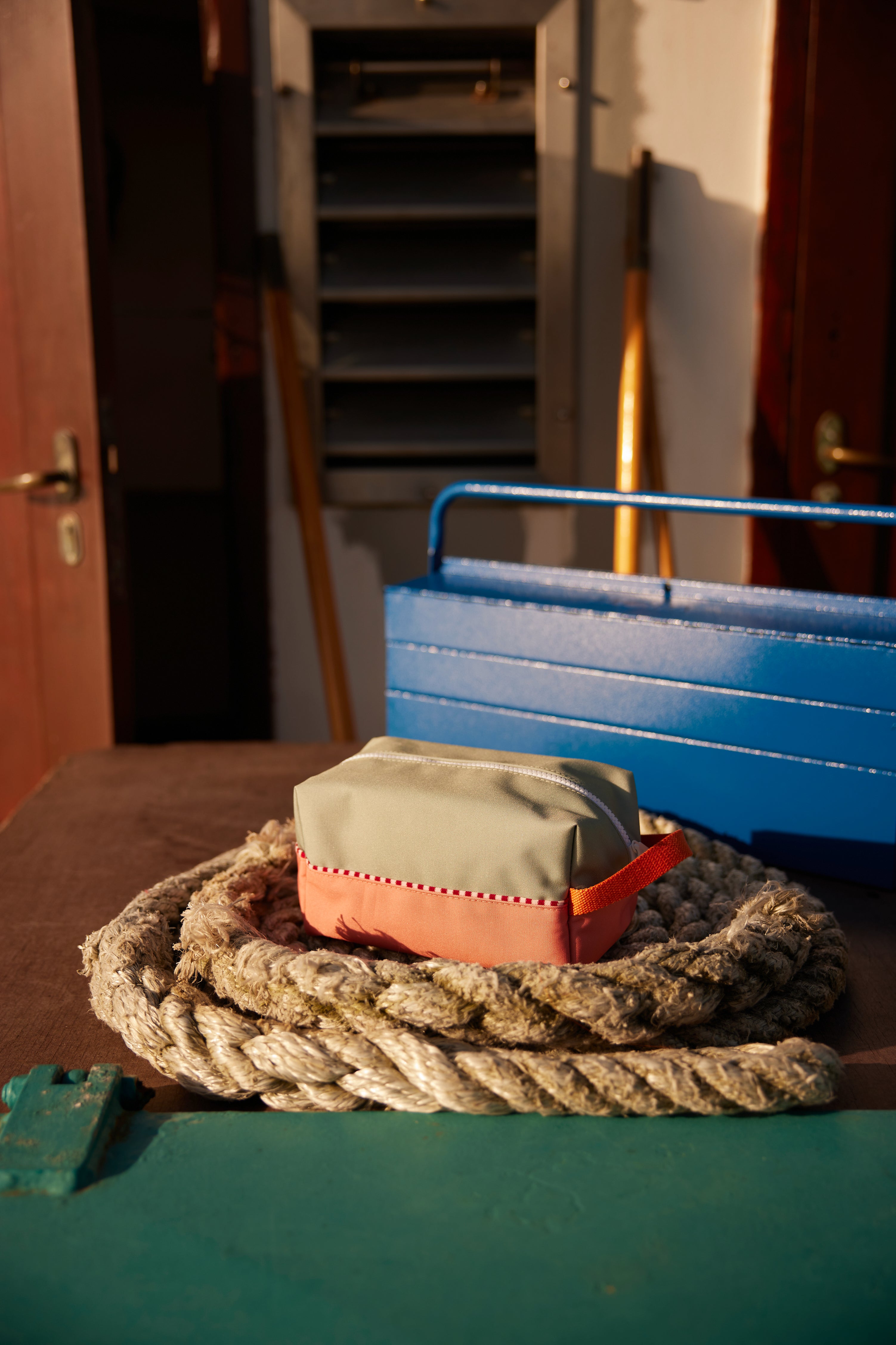 Toiletry Bag in Shark Grey