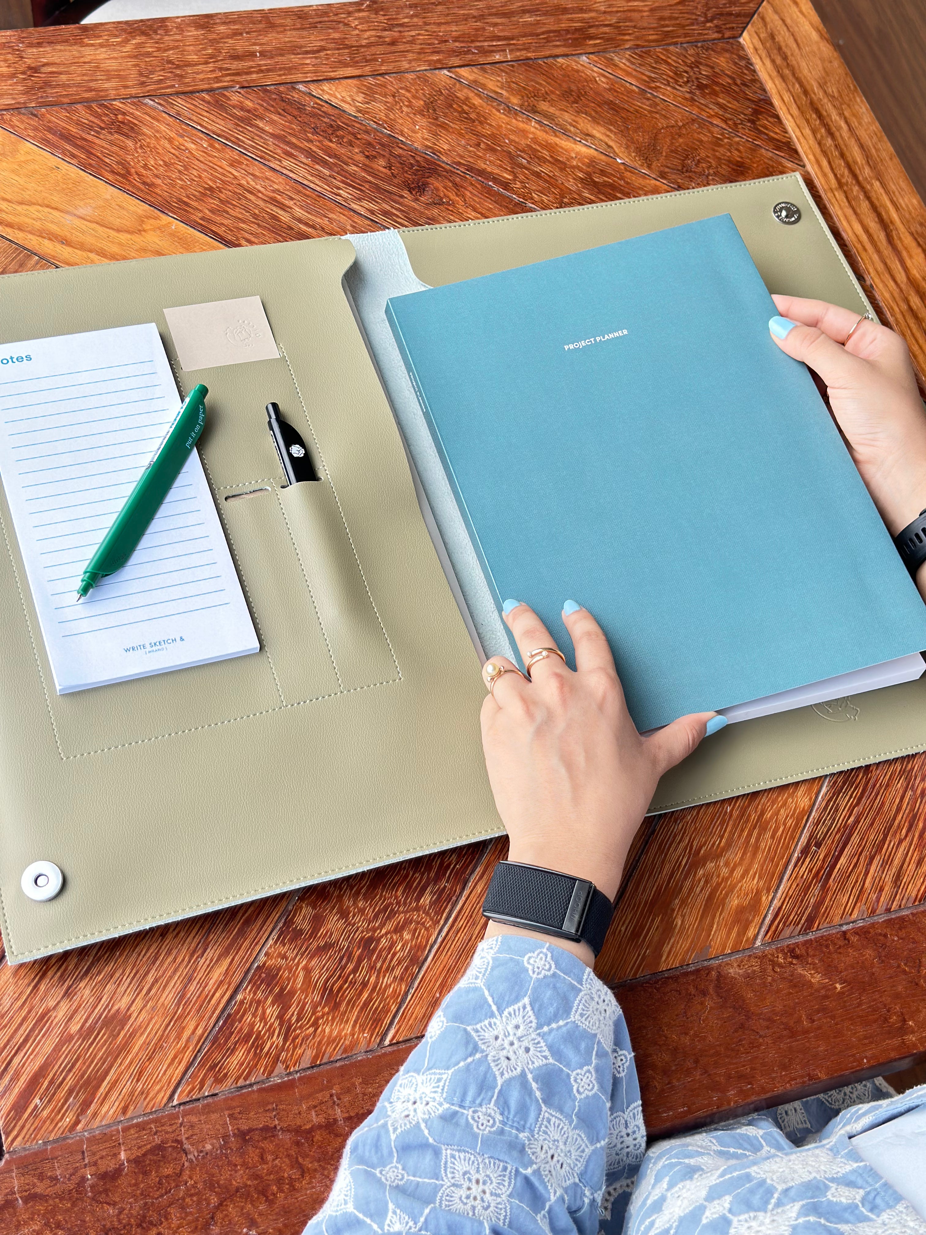 Pistachio Q Folio 15"